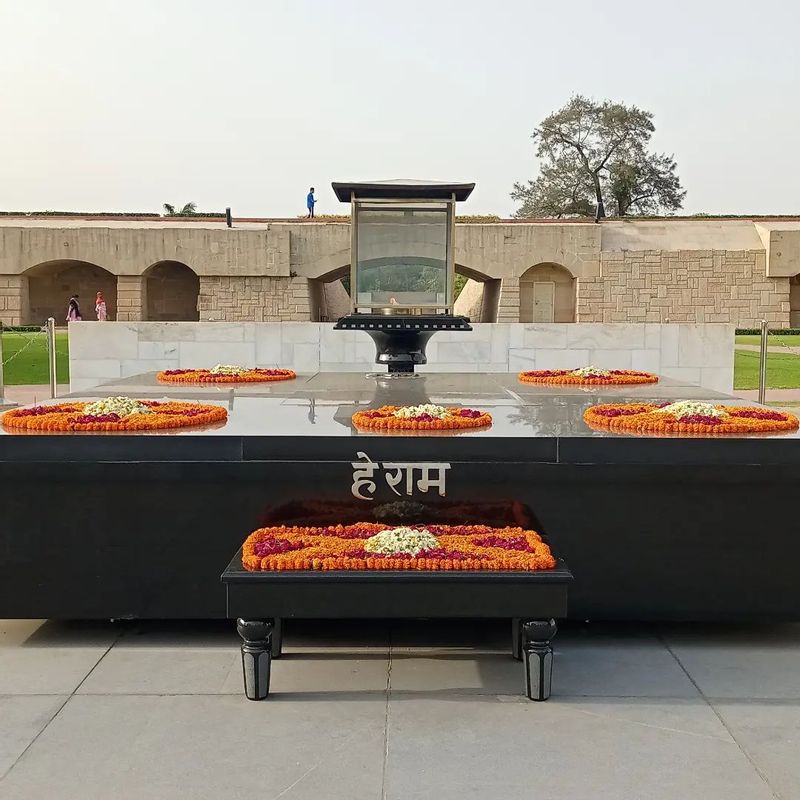 Delhi Private Tour - Raj Ghat (Gandhi Cremation Ground)