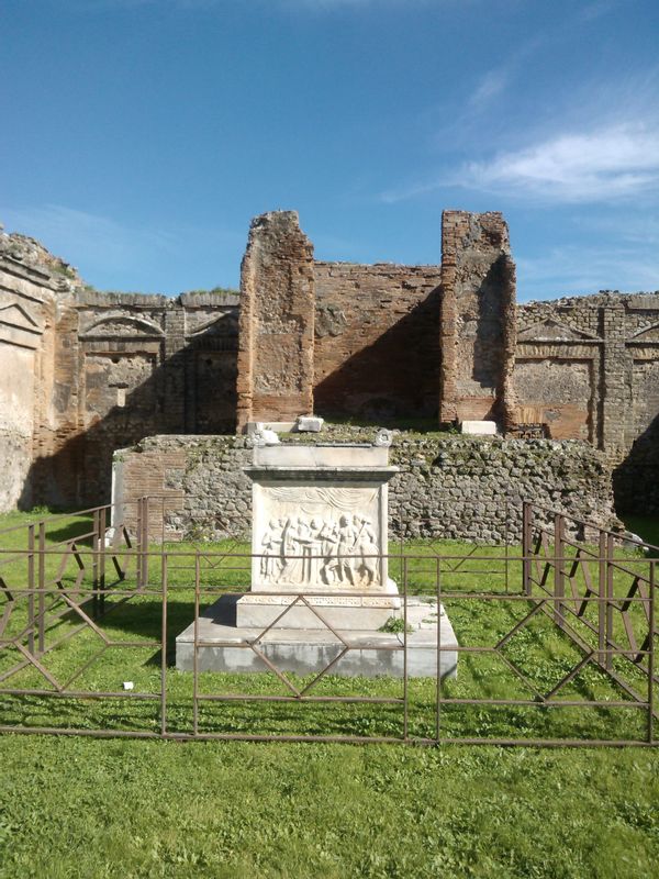 Pompeii Private Tour - A public Temple 