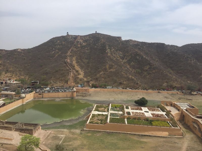 Jaipur Private Tour - Amer Fort with a view of the lake Maota.