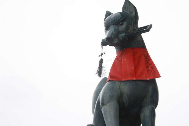 Kyoto Private Tour - Fushimi Inari Shrine. Byakko. Gods' messenger fox holding a key in its mouth.