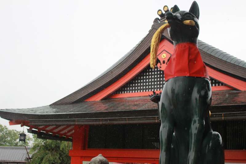 Kyoto Private Tour - Fushimi Inari Shrine. Byakko. Gods' messenger fox holding a stroll in its mouth.