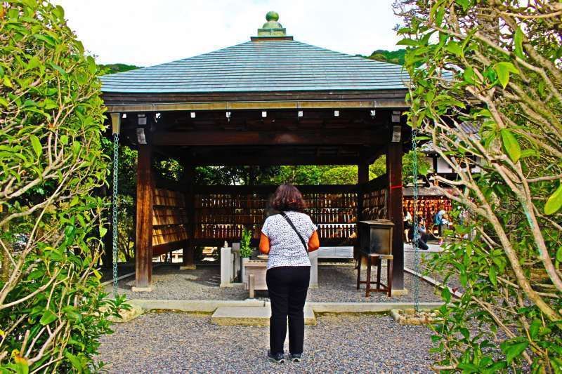 Kyoto Private Tour - Kiyomizu temple. Praying to a God for a good delivery.