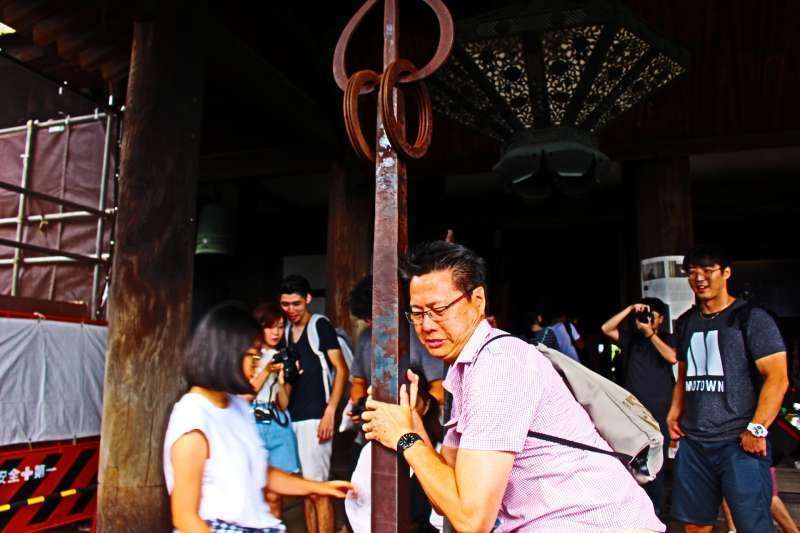 Kyoto Private Tour - Kiyomizu temple. Can you lift it up?