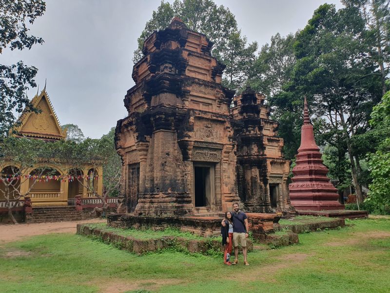 Siem Reap Private Tour - old 10th-century temple hidden in the middle of the city 