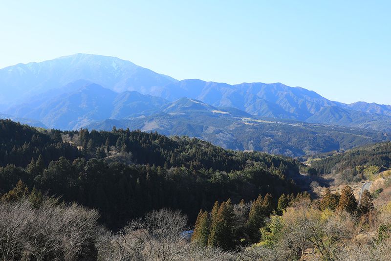 Gifu Private Tour - Du belvédère de MAGOME, vous aurez vue sur les magnifiques paysages du MONT ENA ainsi que sur les autres montagnes des Alpes centrales japonaises.