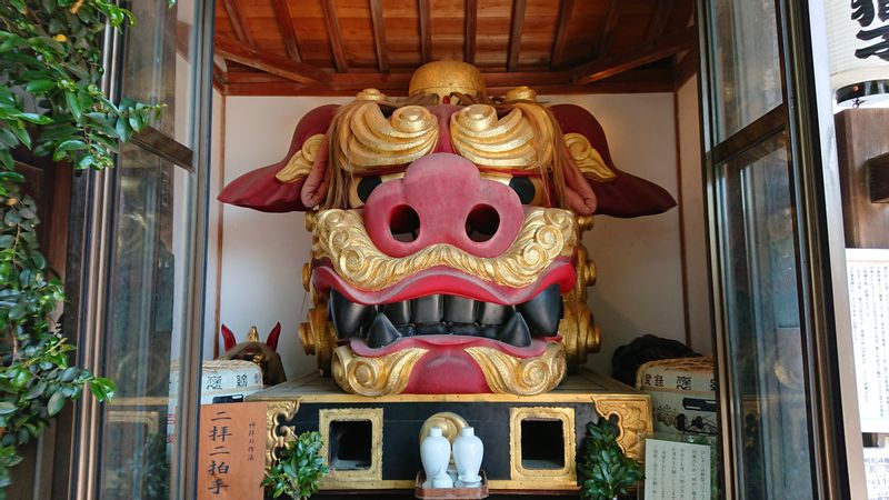 Tokyo Private Tour - Lionhead sits at the entrance of Namiyoke Shrine, the guardian of Tsukiji.