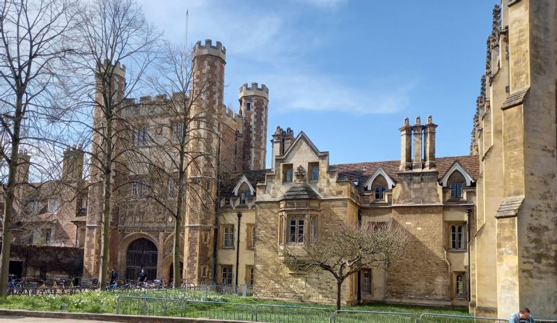 Cambridge Private Tour - High-flying spies and high-flying places