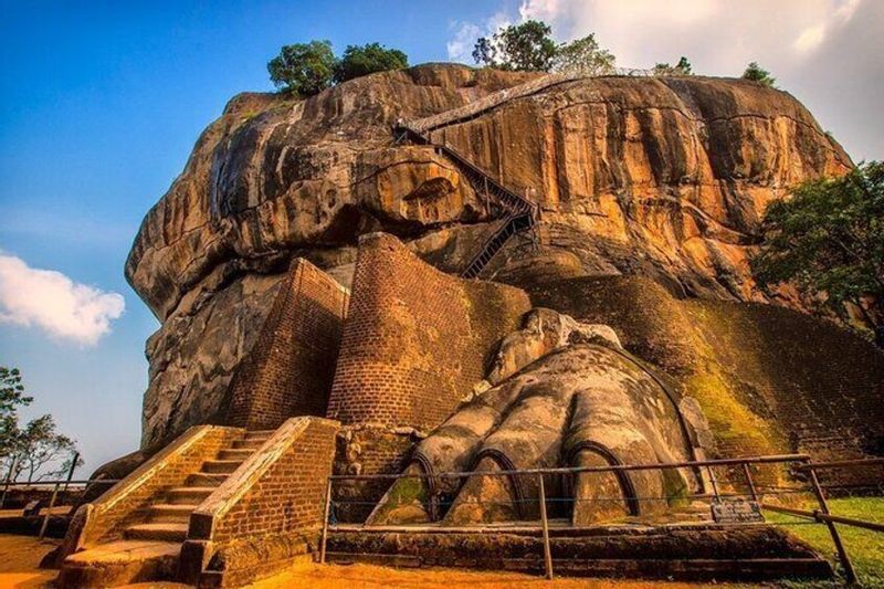 Colombo Private Tour - Sigiriya - Lion Rock - Rock fortress UNESCO world heritage site 