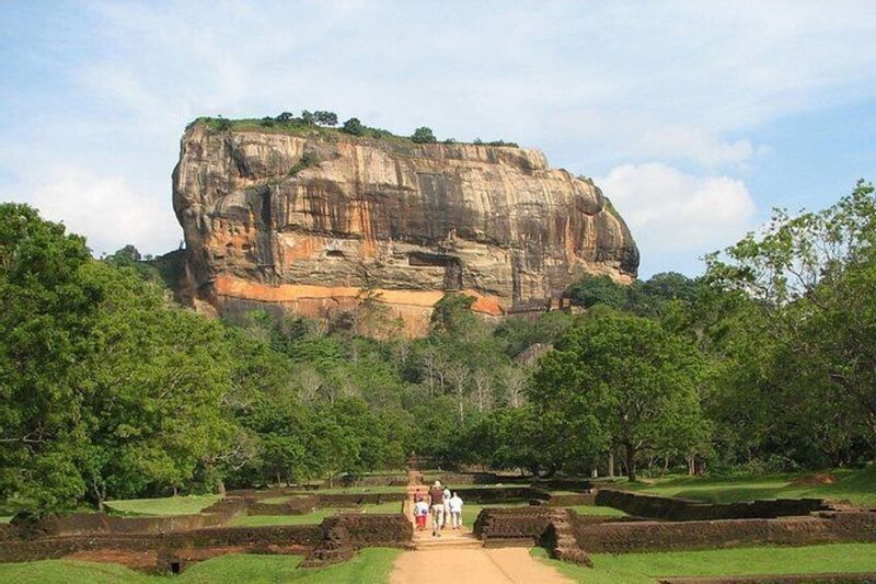 Colombo Private Tour - Sigiriya - Lion Rock - Rock fortress UNESCO world heritage site 