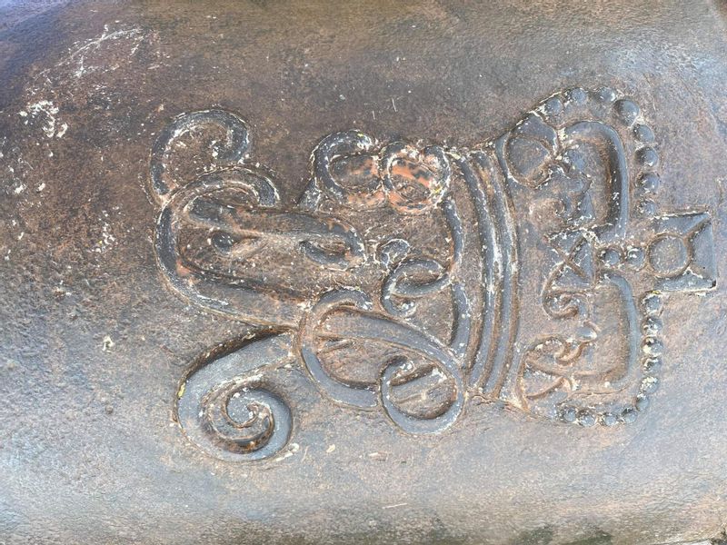 Galle Private Tour - Emblem  found  in a  antique Artillery fixed in a Bastion 