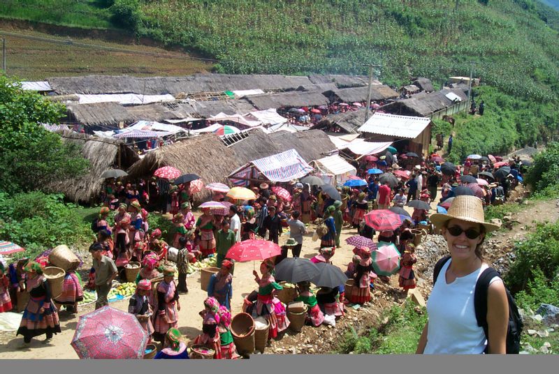 Hanoi Private Tour - sapa love market