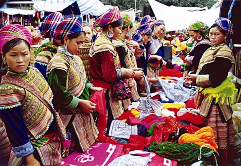 Hanoi Private Tour - sapa market