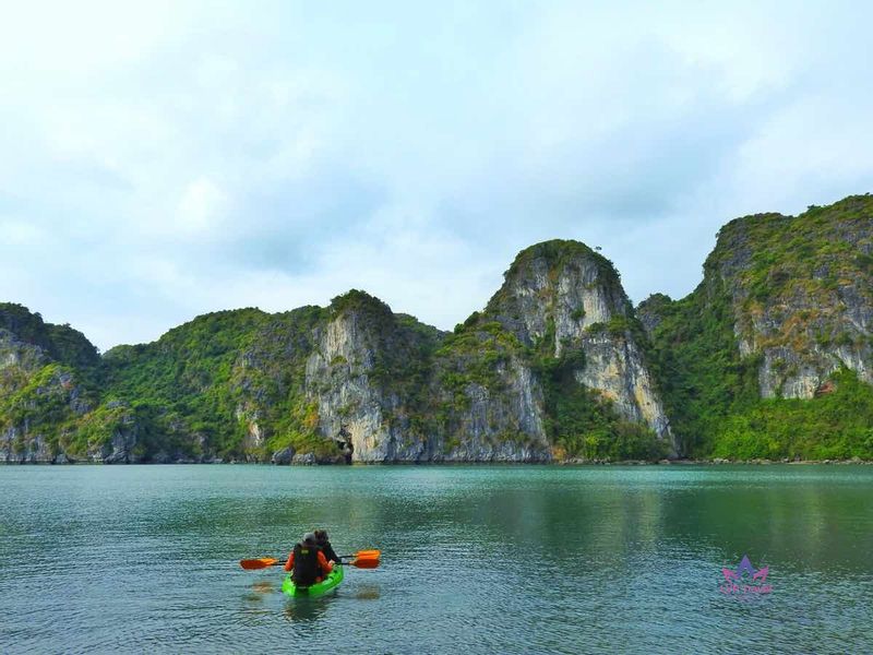 Hanoi Private Tour - Halong kayaking