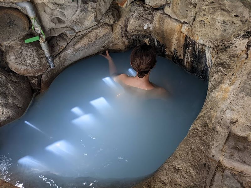 Kumano Private Tour - Tsuboyu Hot Spring, pilgrims purified themselves in this hot spring.
You can purify yourself before or after the pilgrimage.