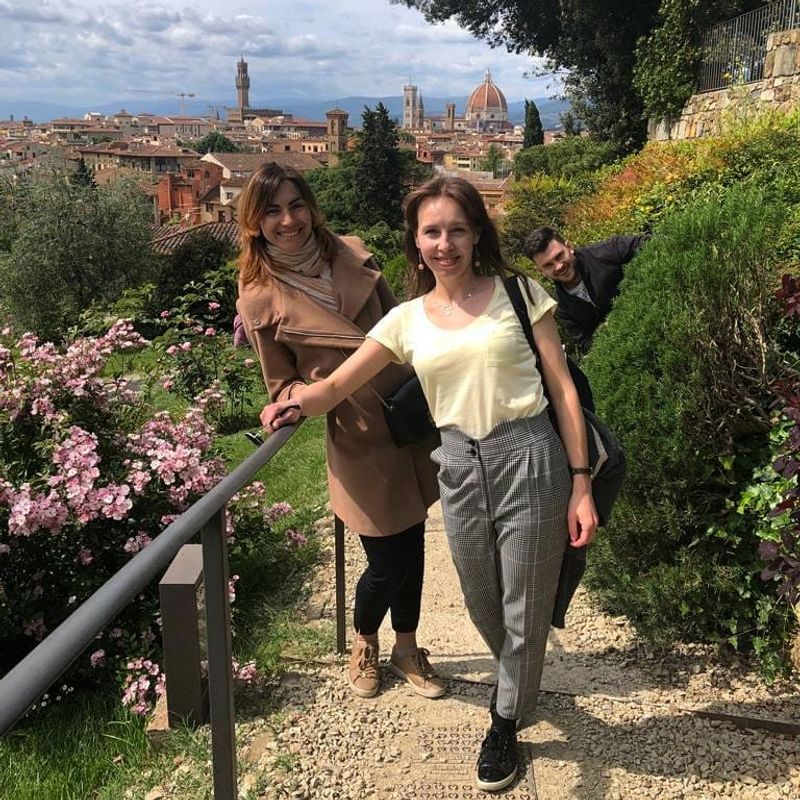 Florence Private Tour - Garden of Roses with tourists