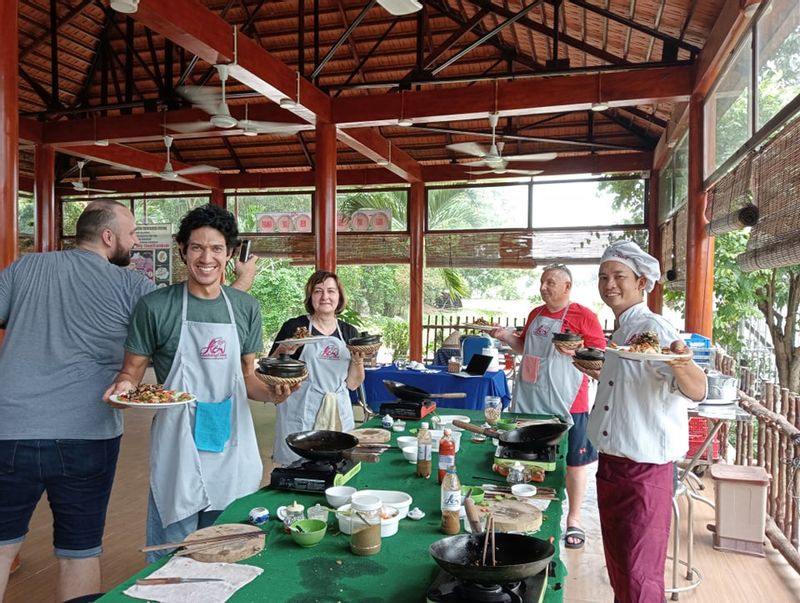 Ho Chi Minh Private Tour - HAPPY FOOD AFTER COOKING 