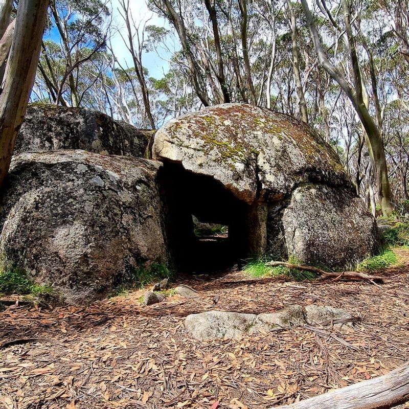 Melbourne Private Tour - Some of the beautiful rock formations on the trail