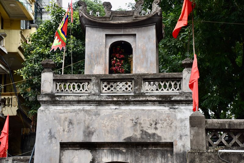 Hanoi Private Tour - O Quan Chuong gate