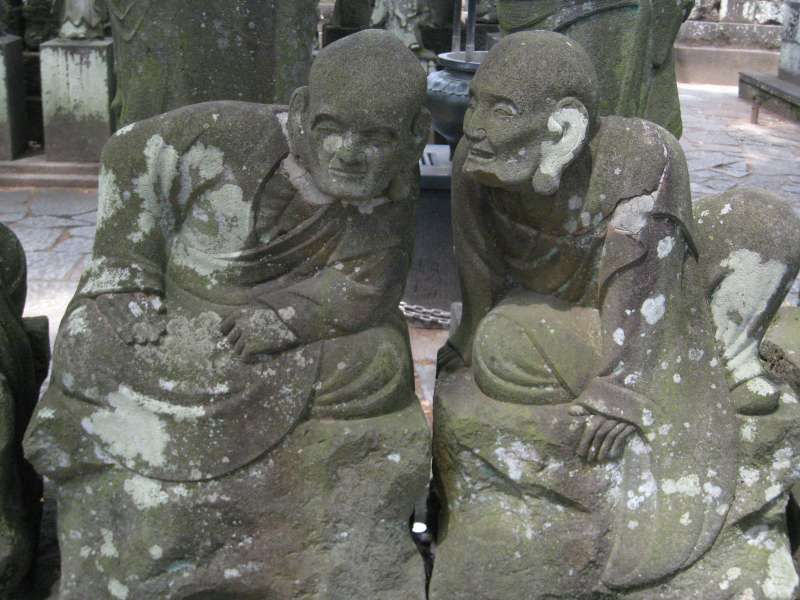 Saitama Private Tour - What are they whispering about ? - 500 stone Buddha statues in Kitain Temple
