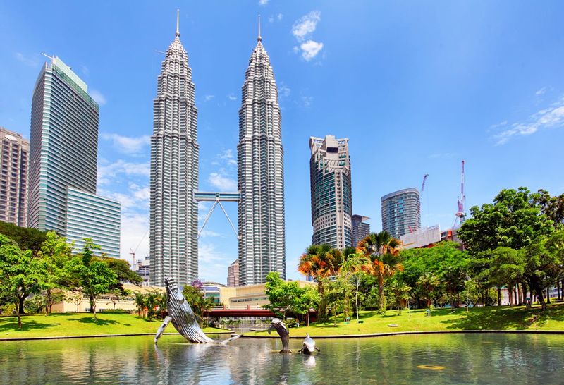 Kuala Lumpur Private Tour - Petronas Twin Towers