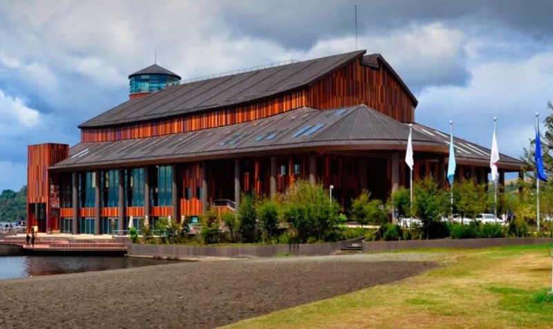 Puerto Varas Private Tour - visitaremos el Teatro del Lago disfrutando de las hermosas casas estilo alemán.