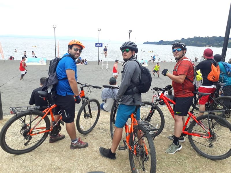 Puerto Varas Private Tour - Los dejaremos en Llanquihue, allí iniciaremos nuestro viaje en bicicleta bordeando el lago en dirección hacia Frutillar