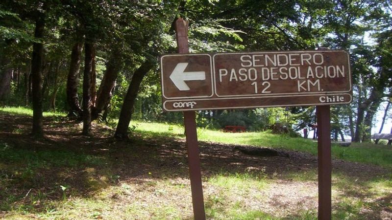 Puerto Varas Private Tour - Paso desolación es un antiguo paso de montaña, que cruza el Volcán Osorno desde el pequeño pueblo de Puerto Clocker ubicado en la orilla del lago Llanquihue hasta Petrohué en el Lago Todos Los Santos. Un lugar donde se puede disfrutar de la vista del Cerro La Picada , El Volcán Puntiagudo el Lago Todos los Santos y el Monte Tronador.