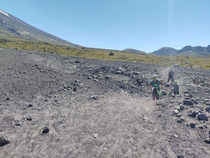 Puerto Varas Private Tour - El recorrido total es de 24 km, 12 Km en ascenso, 2 Km en terreno plano y 10 Km de descenso, con un increíble paisaje volcánico.