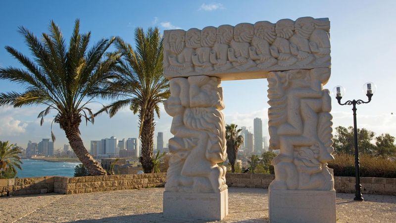 Tel Aviv Private Tour - Outdoor sculpture.