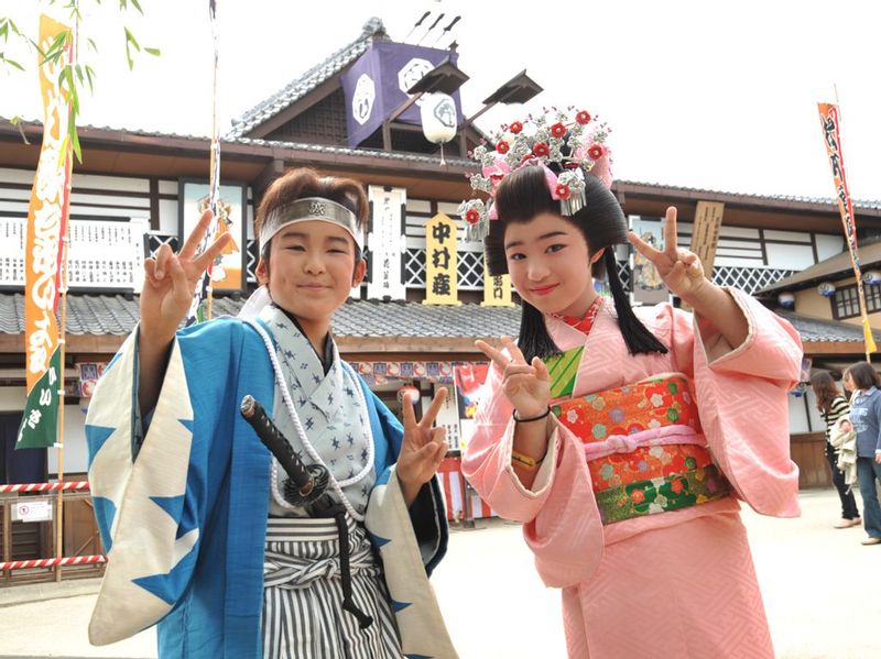 Osaka Private Tour - Stroll around old town dressed up as a samurai or a princess(toll)