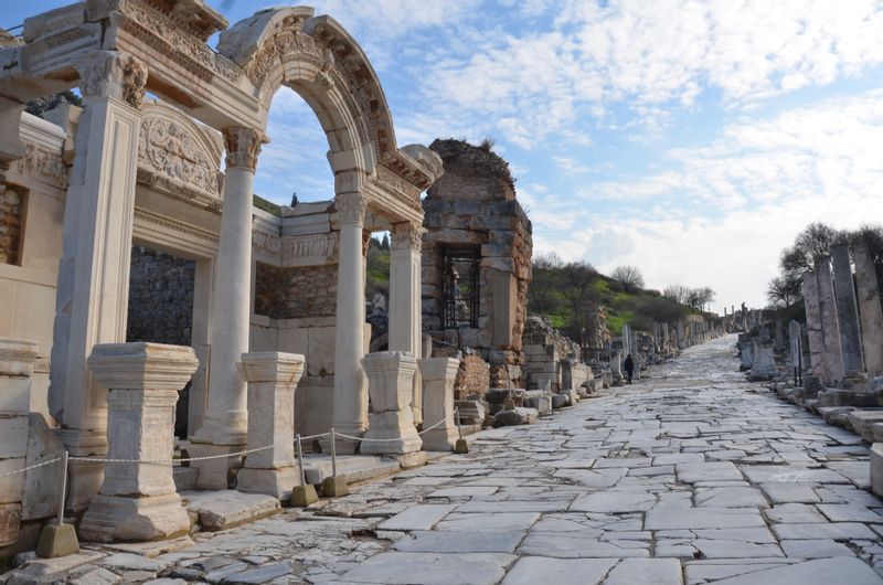 Izmir Private Tour - Temple of Hadrian