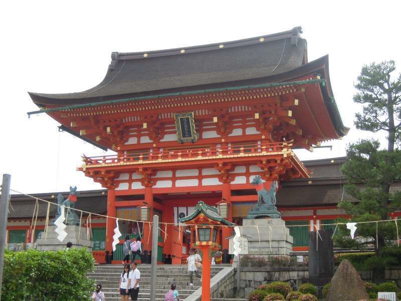 Kyoto Private Tour - Main Gate to Fushimi Inari Grand Shrine with a pair of bronze guardian foxes 