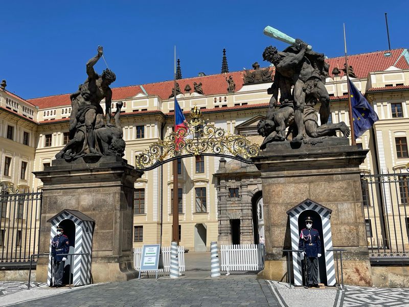 Prague Private Tour - Main Castle gate