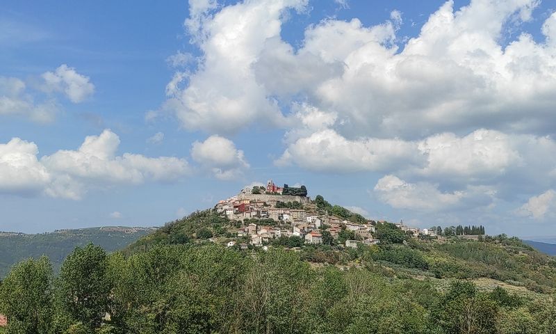 Istria Private Tour - Hilltop town Motovun- Montona