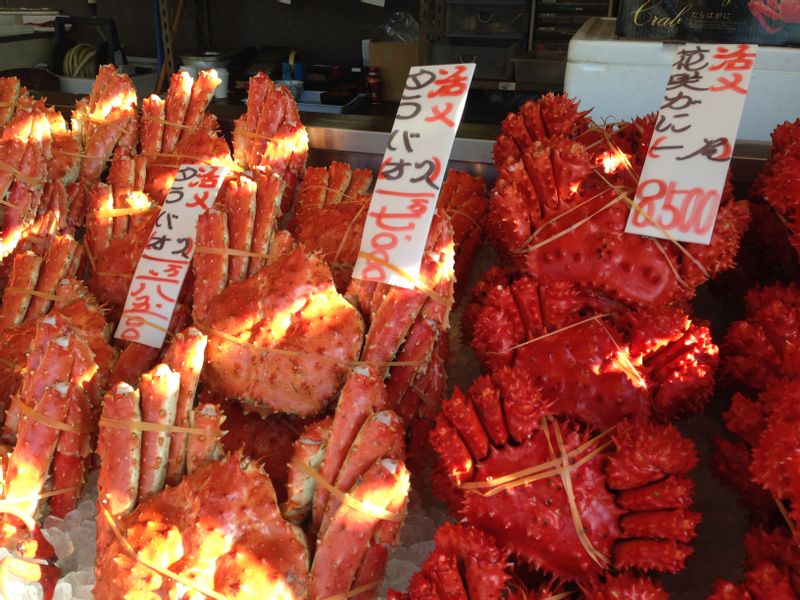 Sapporo Private Tour - Crabs in fish market