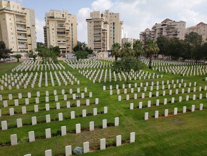 Beersheba Private Tour - WW1 British cemetery 