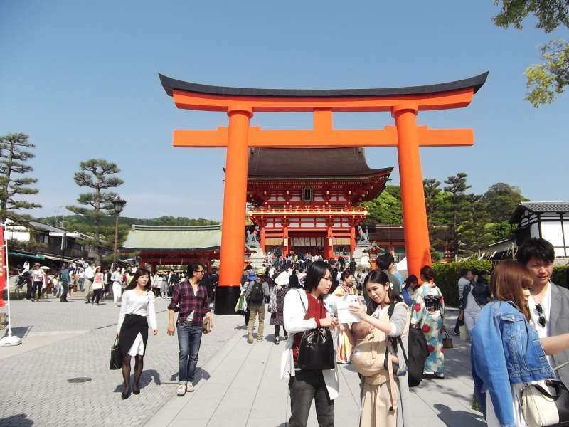 Kyoto Private Tour - Main gate of Fushimi-Inari-Taisha shrine.
