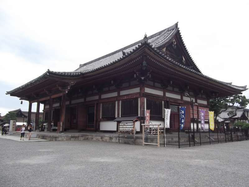 Kyoto Private Tour - Jikido Hall at Toji temple. There are three huge Buddha statues which are undergoing repairs. 