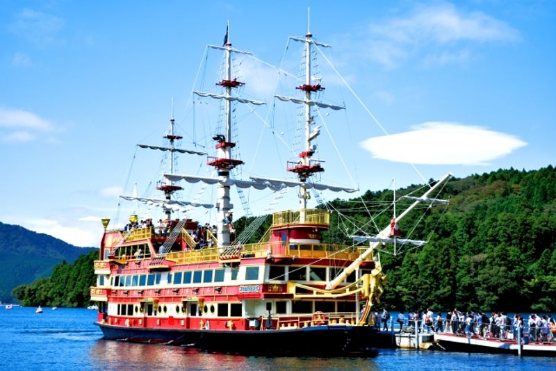 Tokyo Private Tour - Lake Ashi sightseeing cruise ship