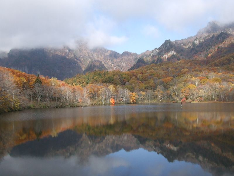 Nagano Private Tour - Kagami Pond in autumn