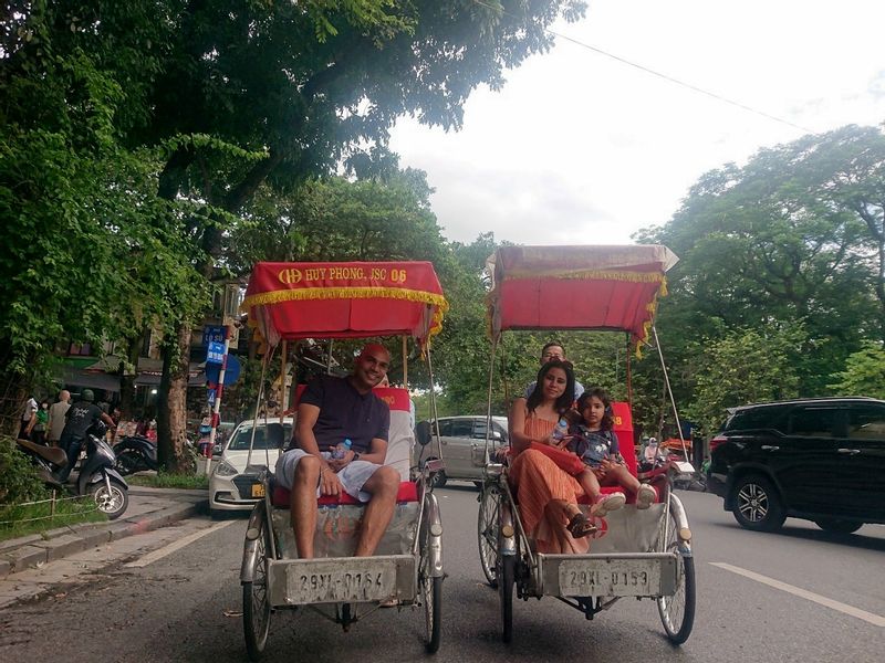 Hanoi Private Tour - Cyclo to explore Hanoi old quater 