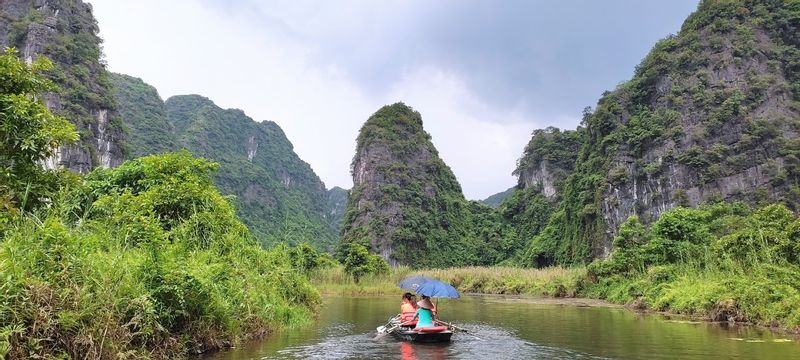 Hanoi Private Tour - Trang an boat