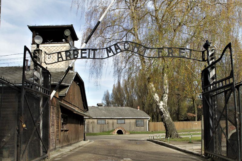 Krakow Private Tour - Auschwitz I gate