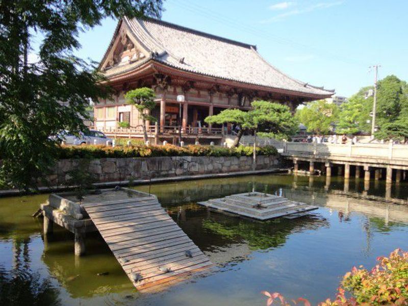 Osaka Private Tour - Kame-no-ike and Rokuji-do in Shitennoji Temple