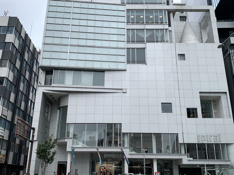 Tokyo Private Tour - Spiral (Omotesando)