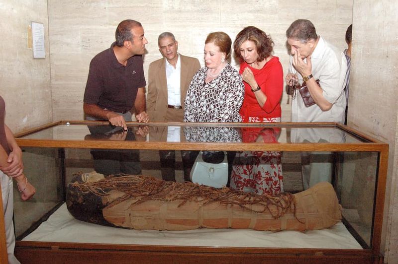 Cairo Private Tour - Tourists in the mummy's room
