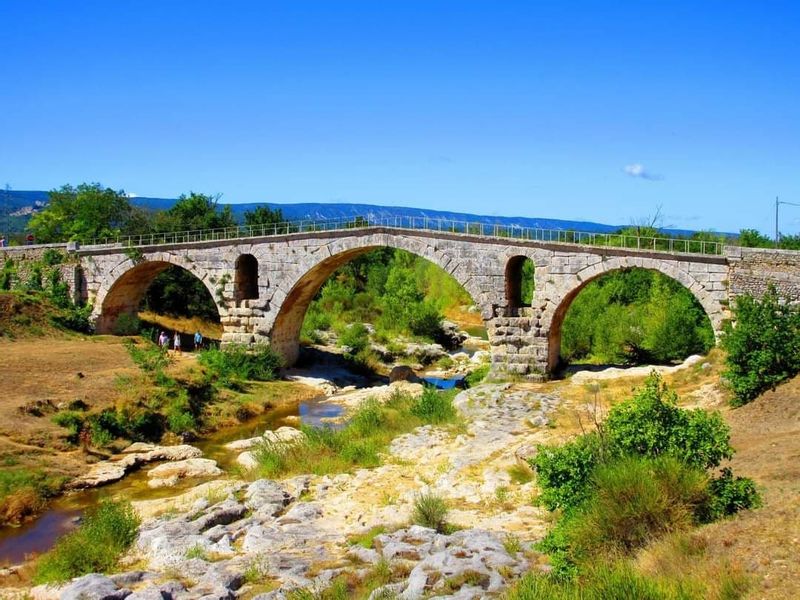 Aix en Provence Private Tour - Pont Julien Roman time