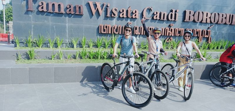 Yogyakarta Private Tour - cycling tour borobudur