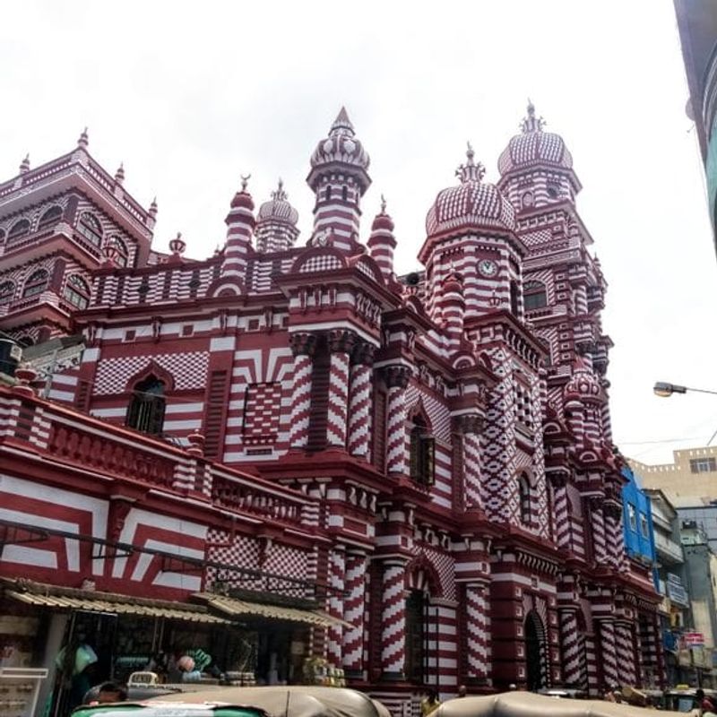 Colombo Private Tour - The Grand Red Mosque in Pettah