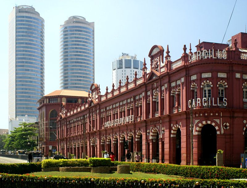 Colombo Private Tour - Colonial departmental store in Fort